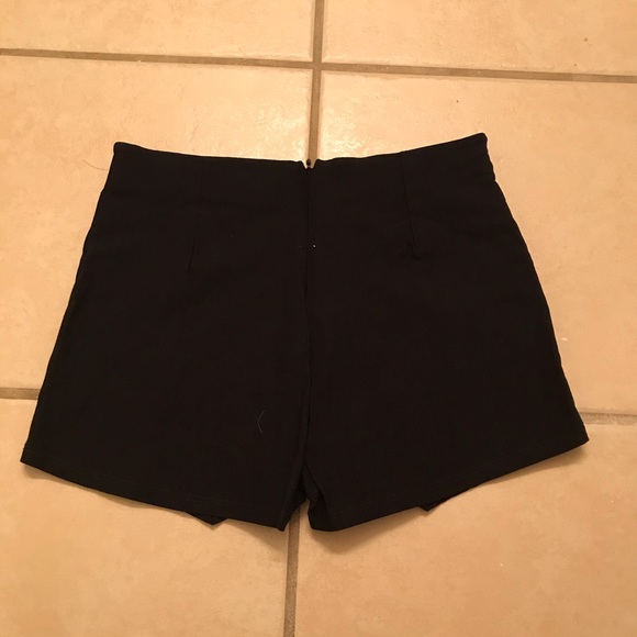 Embroidered black skort - Picture 3 of 3